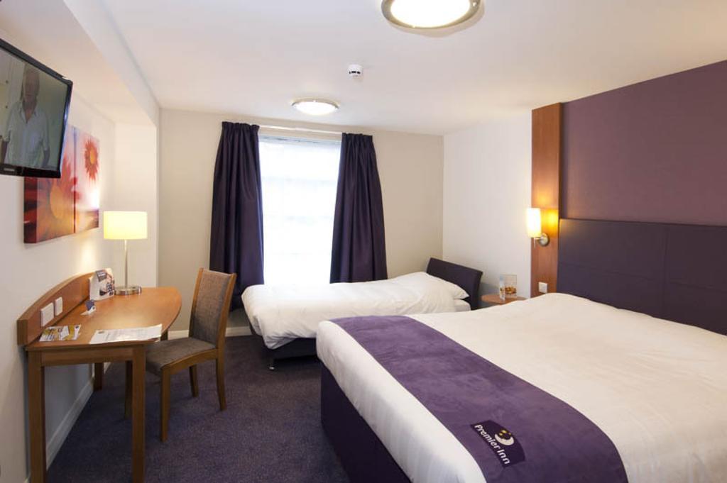 Premier Inn Ashford Central Rum bild