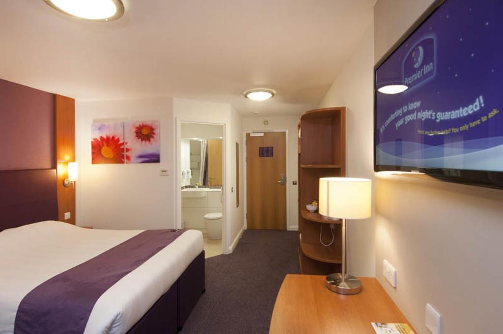 Premier Inn Ashford Central Exteriör bild