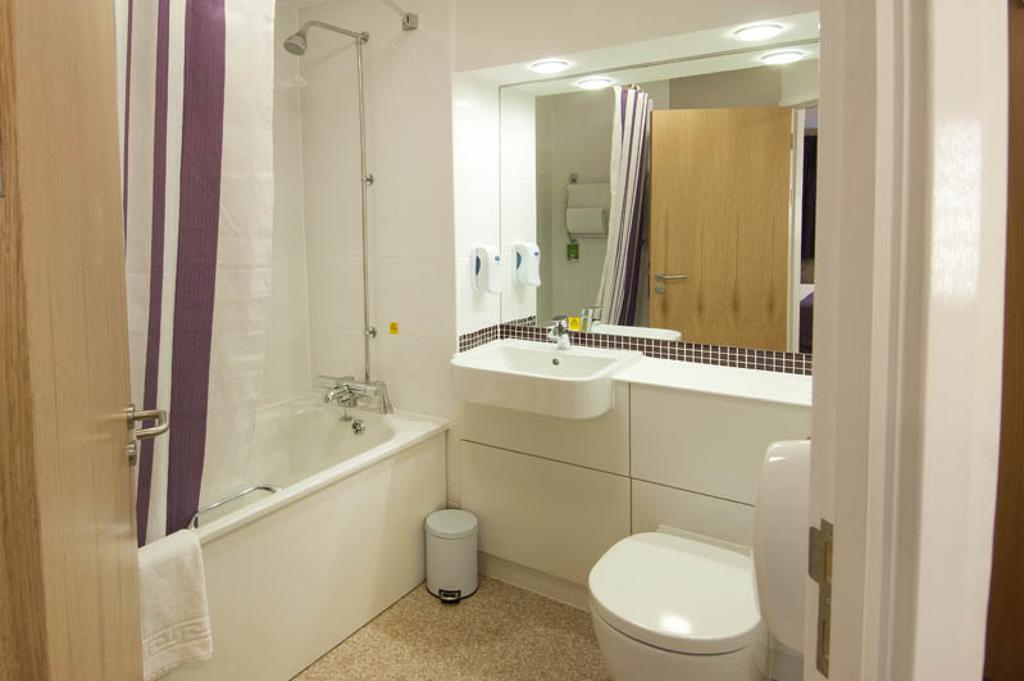 Premier Inn Ashford Central Rum bild