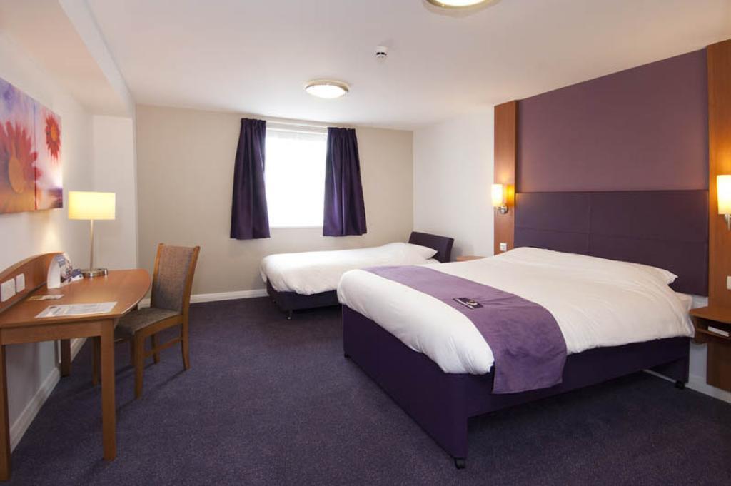 Premier Inn Ashford Central Rum bild