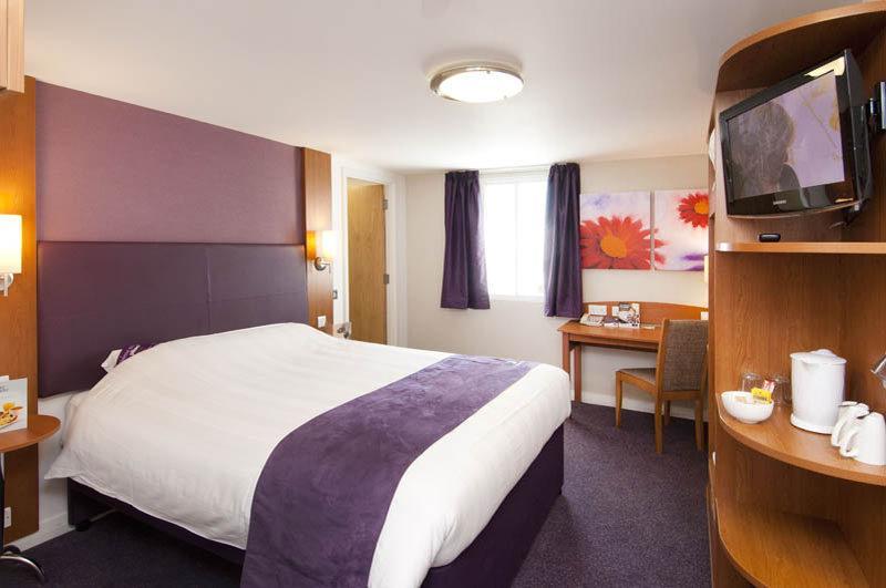 Premier Inn Ashford Central Exteriör bild